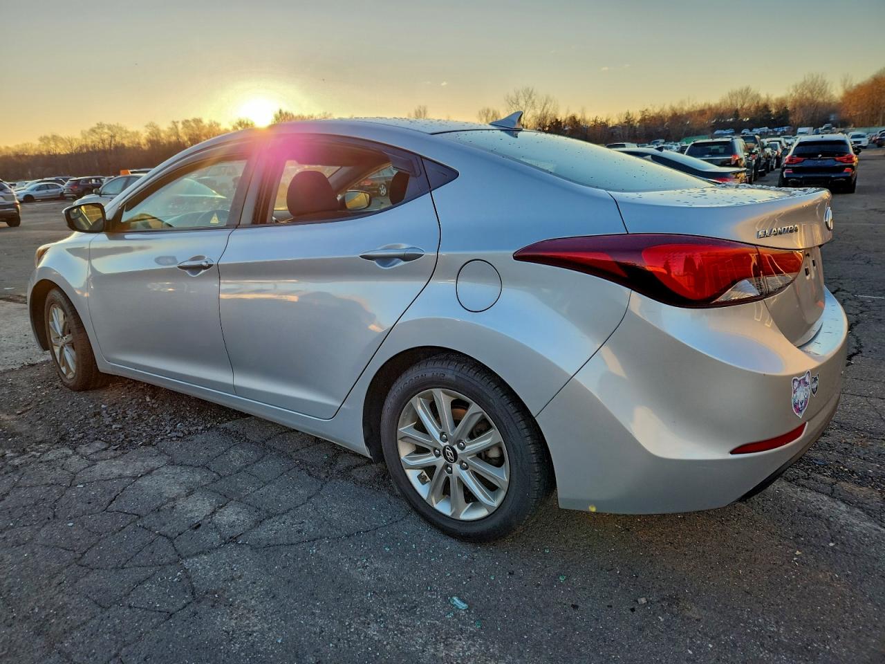 2015 HYUNDAI ELANTRA SE photo 3