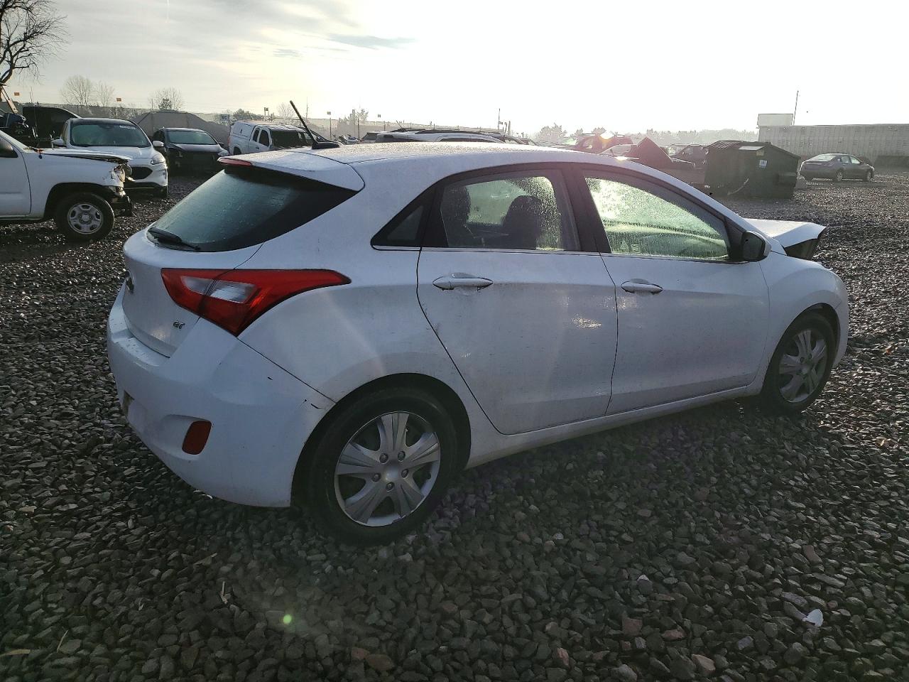 2017 HYUNDAI ELANTRA GT photo 3