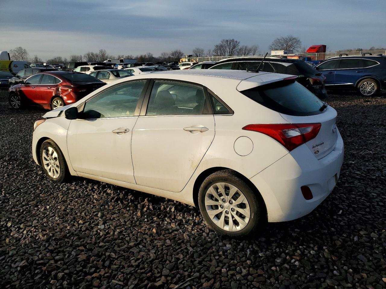 2017 HYUNDAI ELANTRA GT photo 2