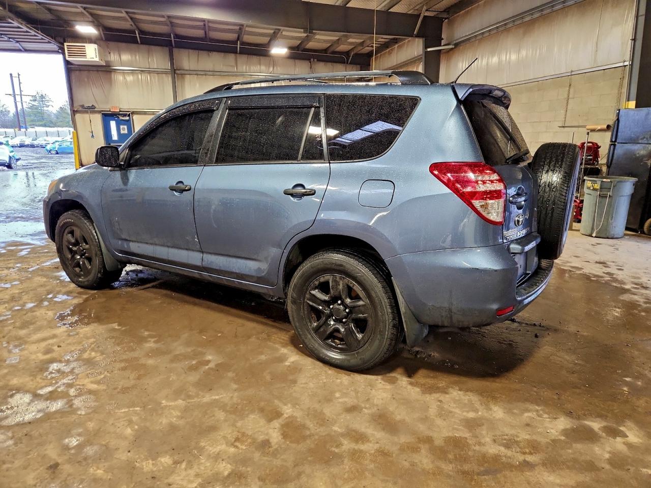 2010 TOYOTA RAV4 photo 2