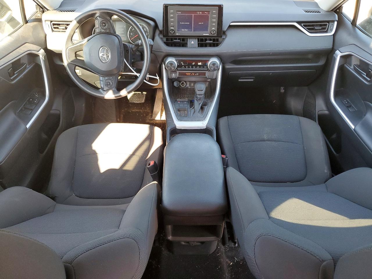 2021 TOYOTA RAV4 LE photo 8