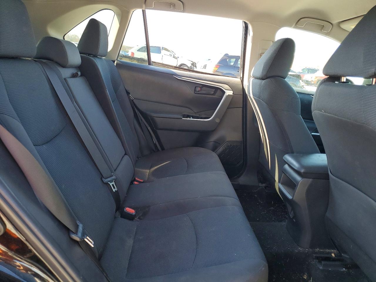 2021 TOYOTA RAV4 LE photo 11