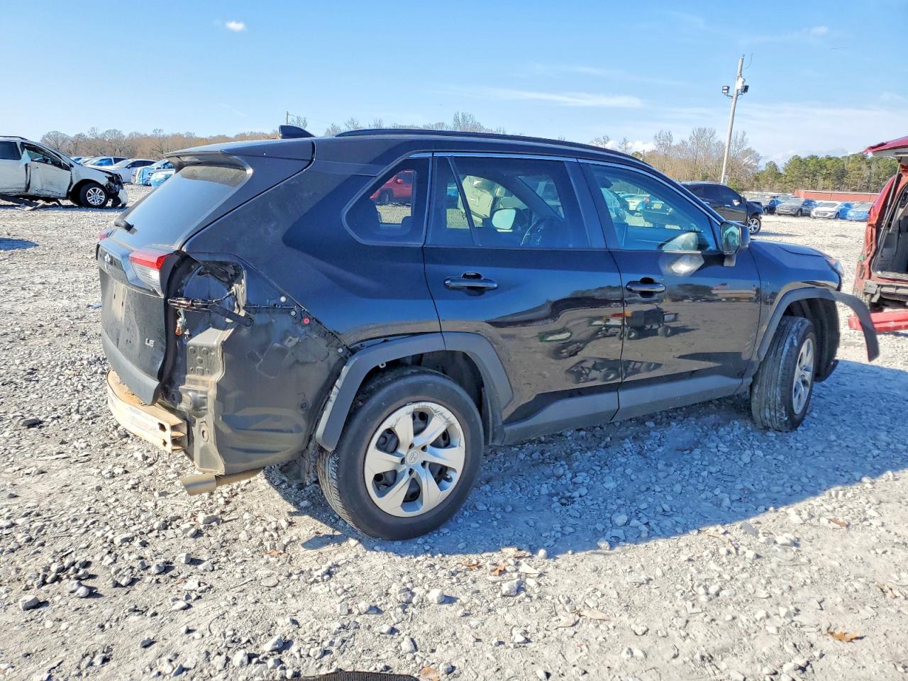 2021 TOYOTA RAV4 LE photo 3