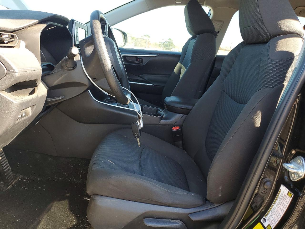 2021 TOYOTA RAV4 LE photo 7