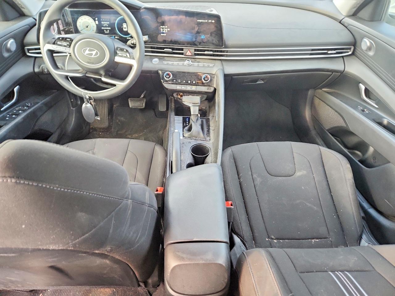 2024 HYUNDAI ELANTRA SEL photo 8