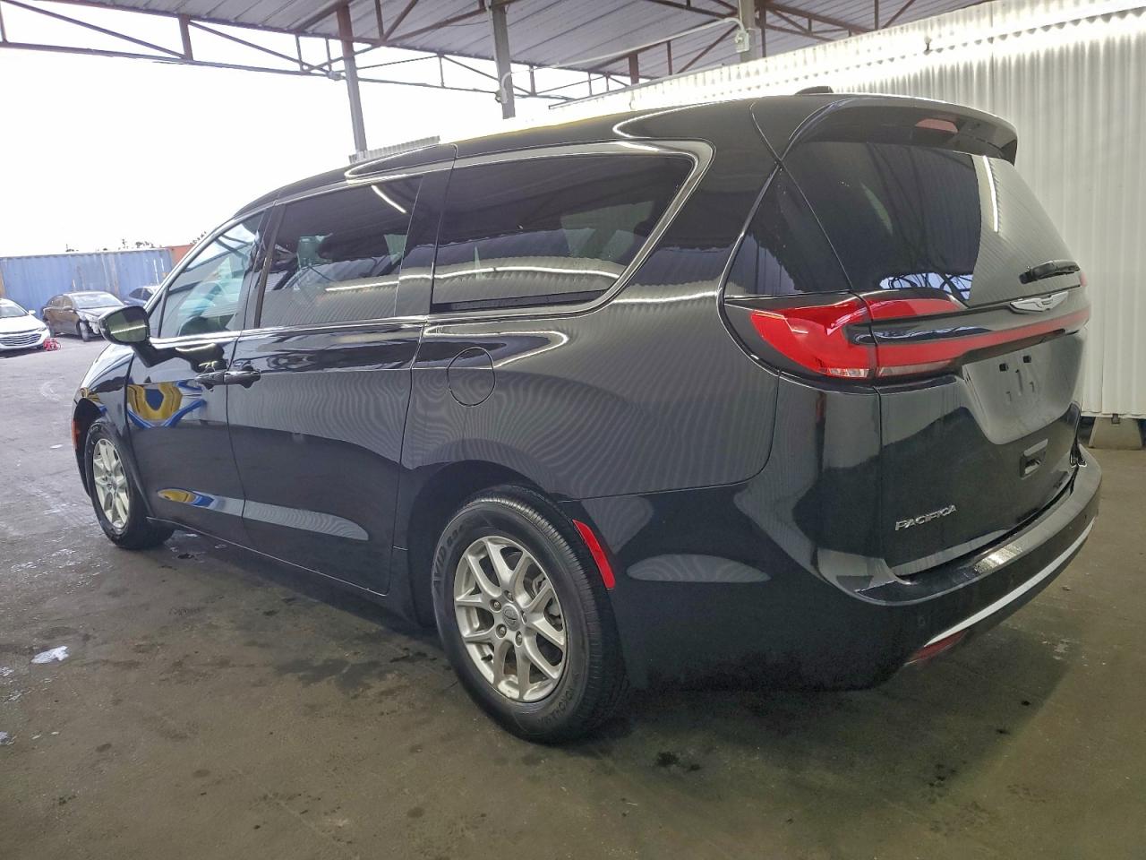 2025 CHRYSLER PACIFICA SELECT photo 2