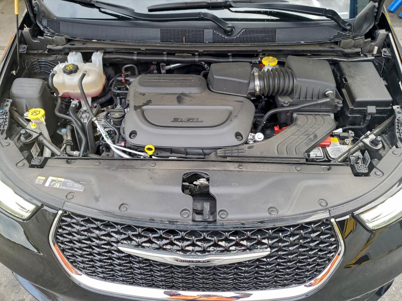 2025 CHRYSLER PACIFICA SELECT photo 12