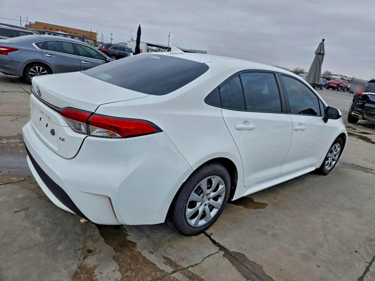 2022 TOYOTA COROLLA LE photo 3