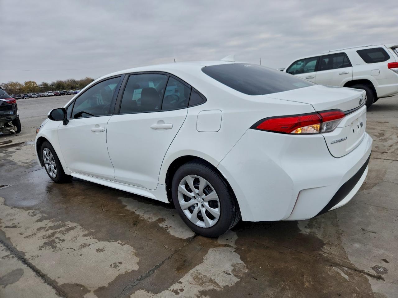 2022 TOYOTA COROLLA LE photo 2