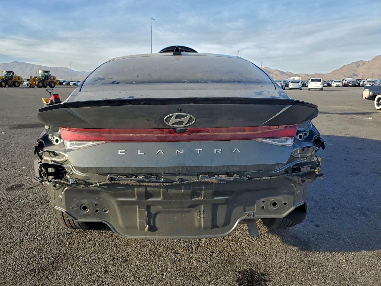 2025 HYUNDAI ELANTRA SEL SPORT photo 6
