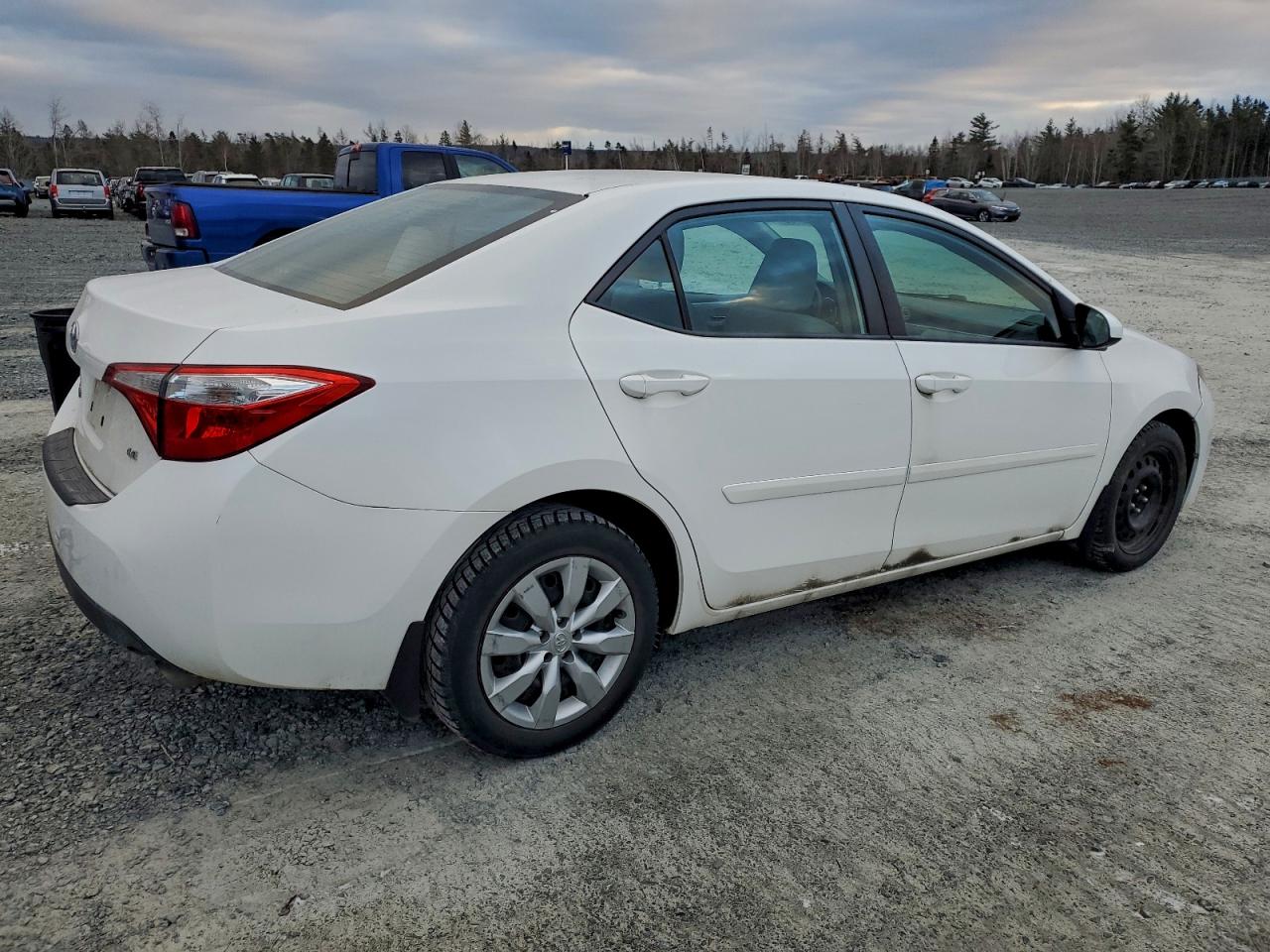 2014 TOYOTA COROLLA L photo 3