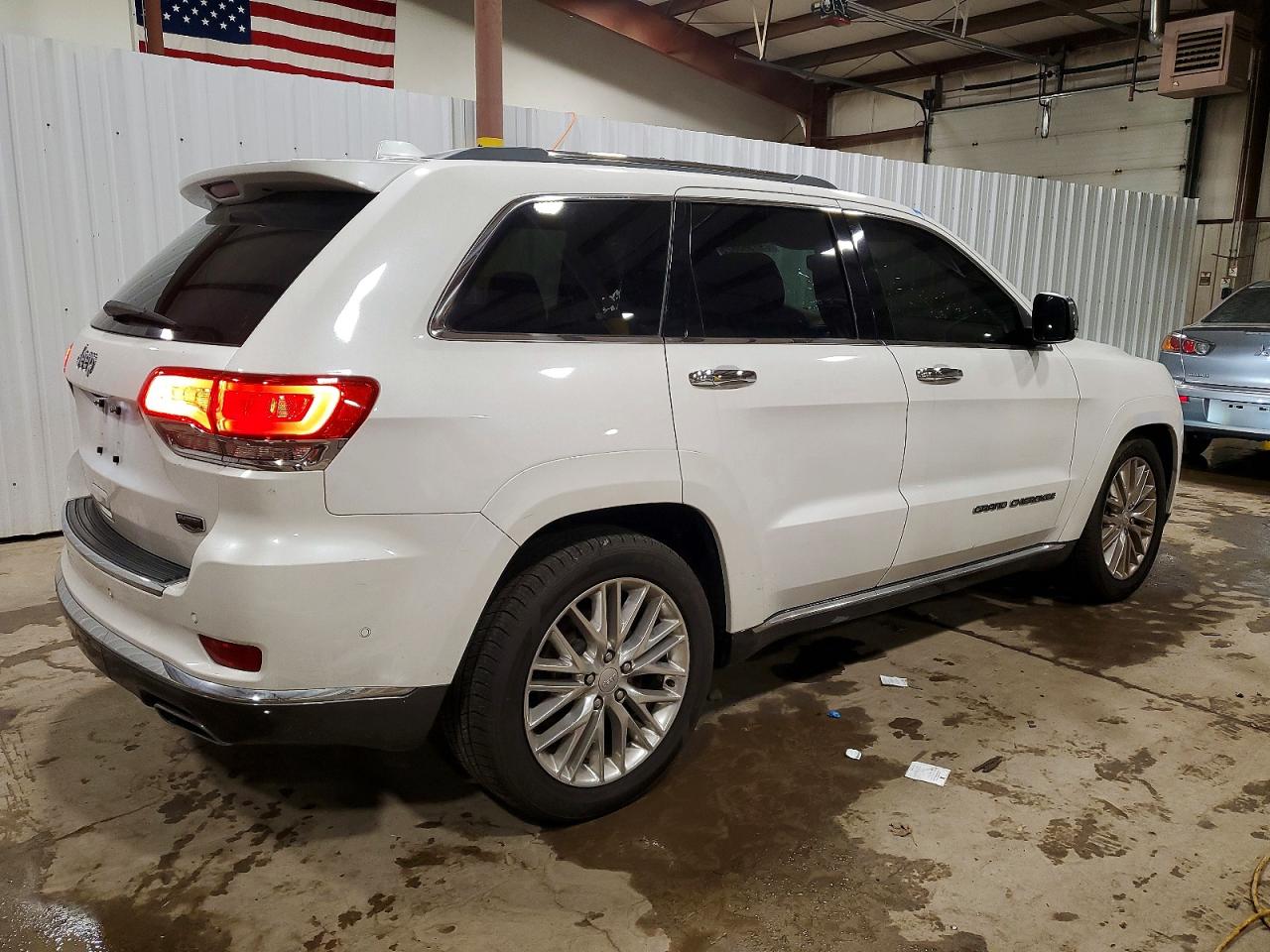 2018 JEEP GRAND CHEROKEE SUMMIT photo 3