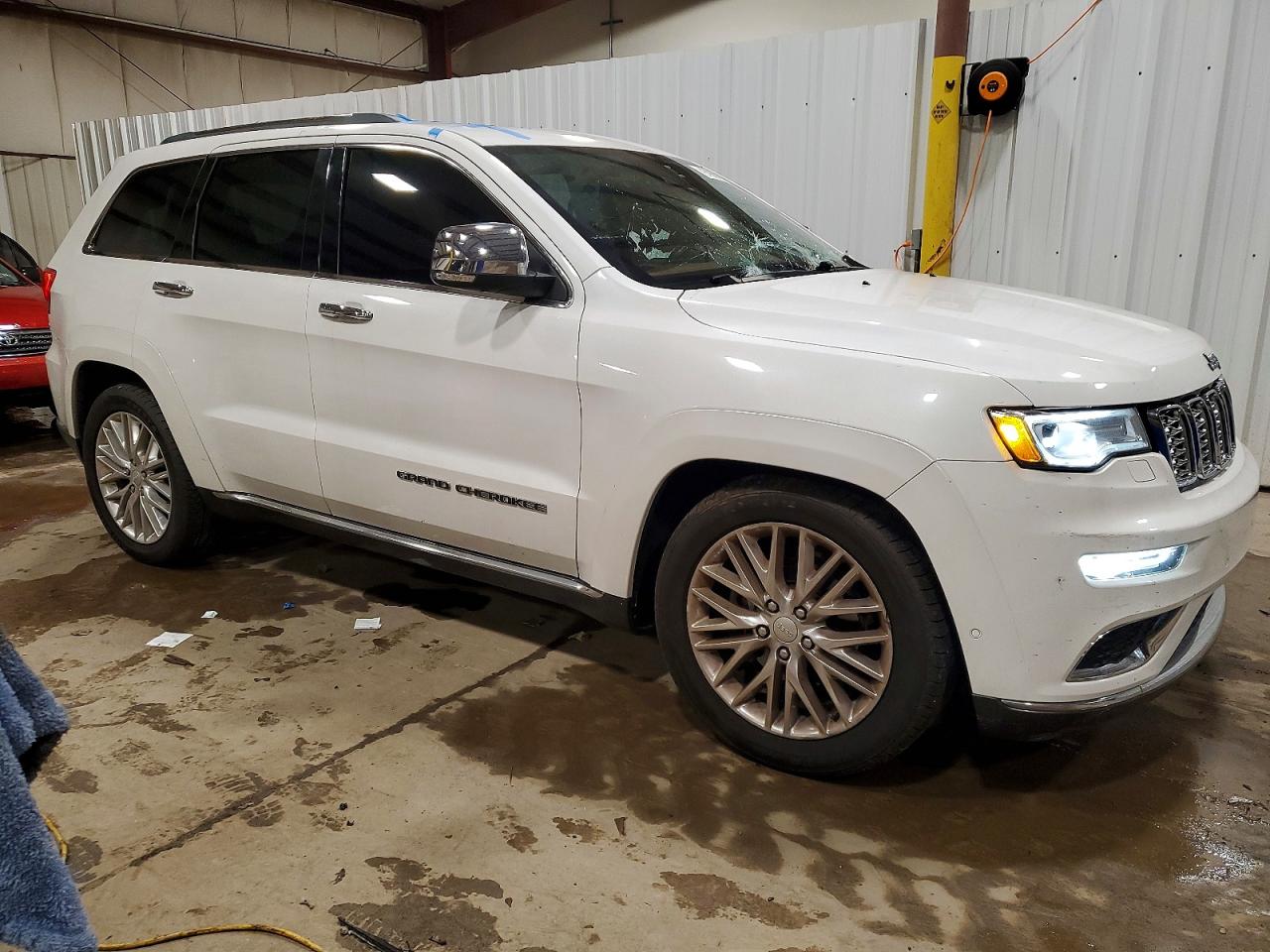 2018 JEEP GRAND CHEROKEE SUMMIT photo 4