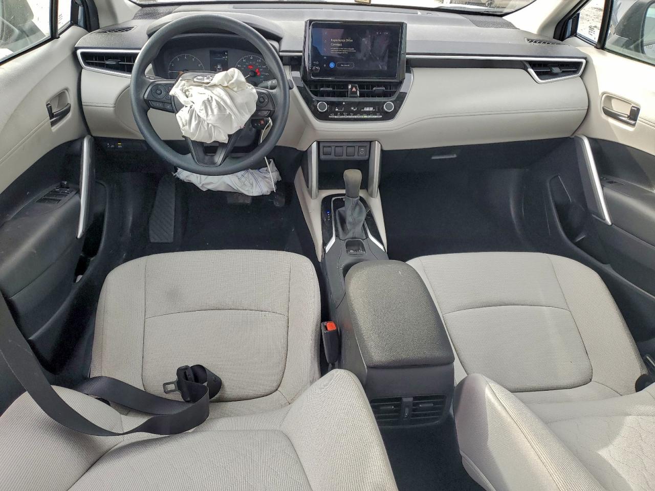 2024 TOYOTA COROLLA CROSS L photo 15