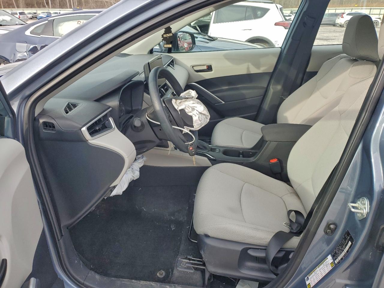 2024 TOYOTA COROLLA CROSS L photo 13