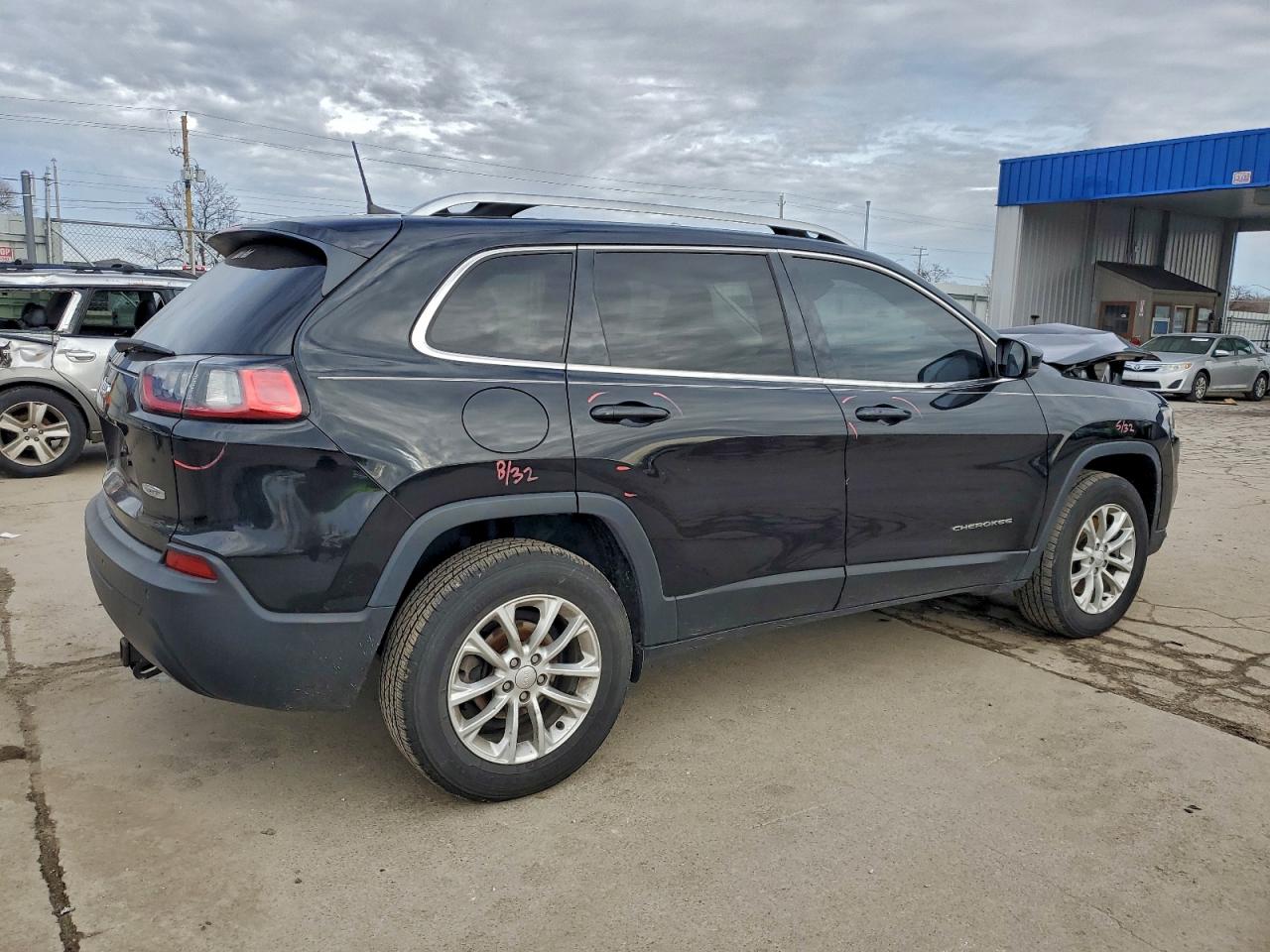 2019 JEEP CHEROKEE LATITUDE photo 3