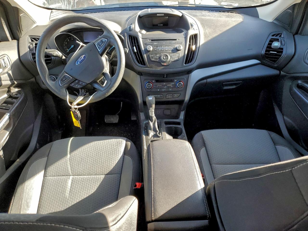 2017 FORD ESCAPE SE photo 8