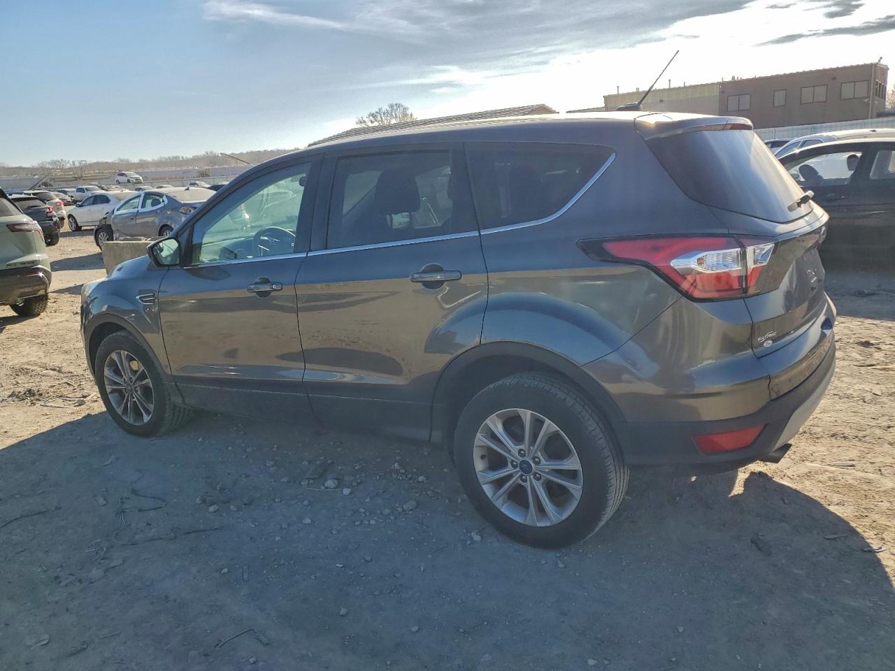 2017 FORD ESCAPE SE photo 2
