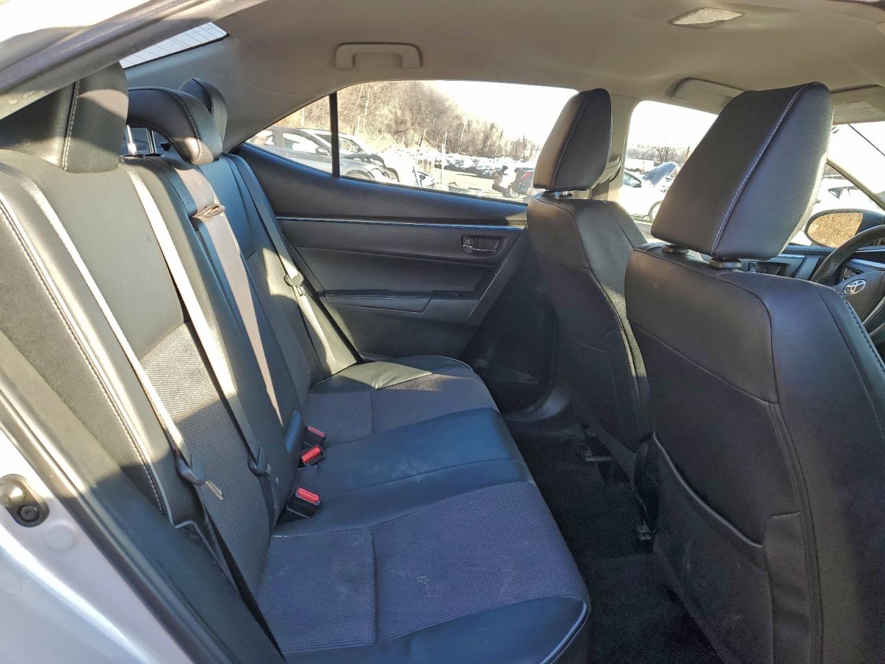2015 TOYOTA COROLLA L photo 10