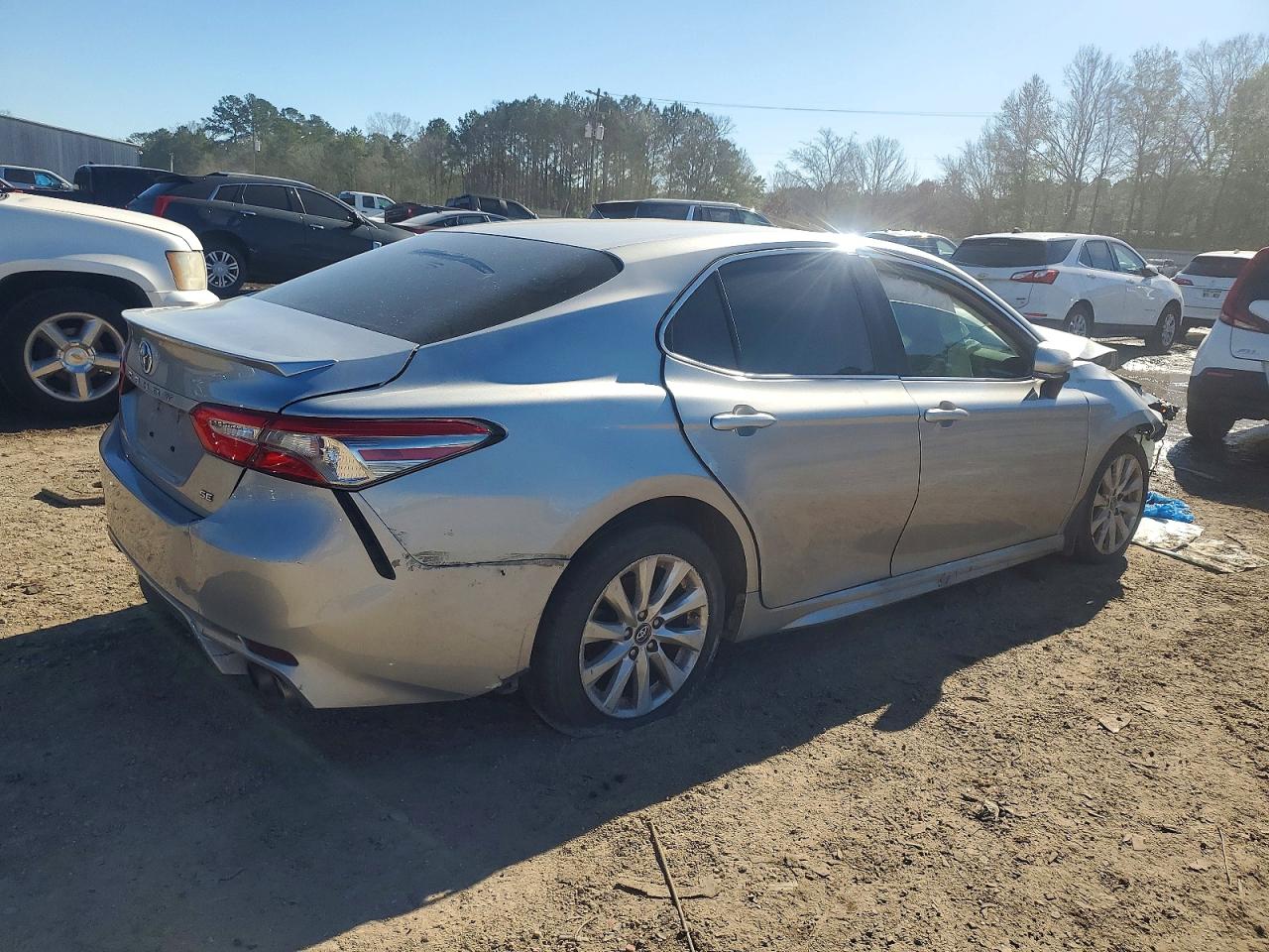 2019 TOYOTA CAMRY L photo 3