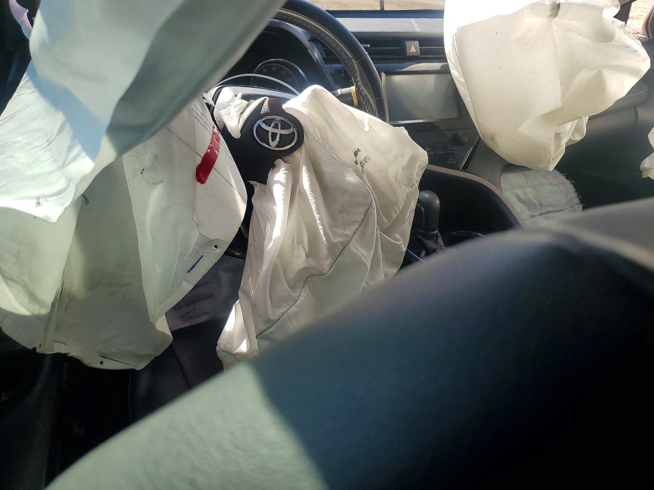 2019 TOYOTA CAMRY L photo 8