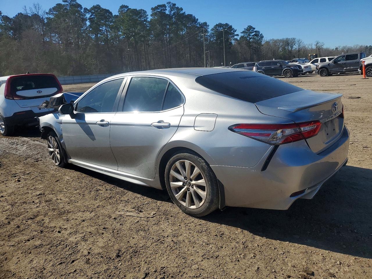 2019 TOYOTA CAMRY L photo 2