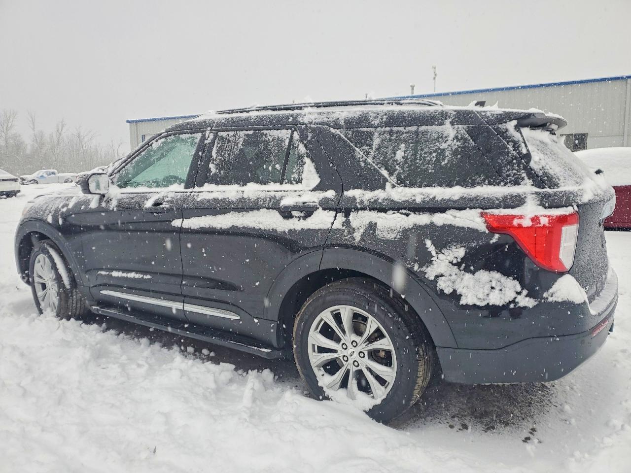 2021 FORD EXPLORER XLT photo 2