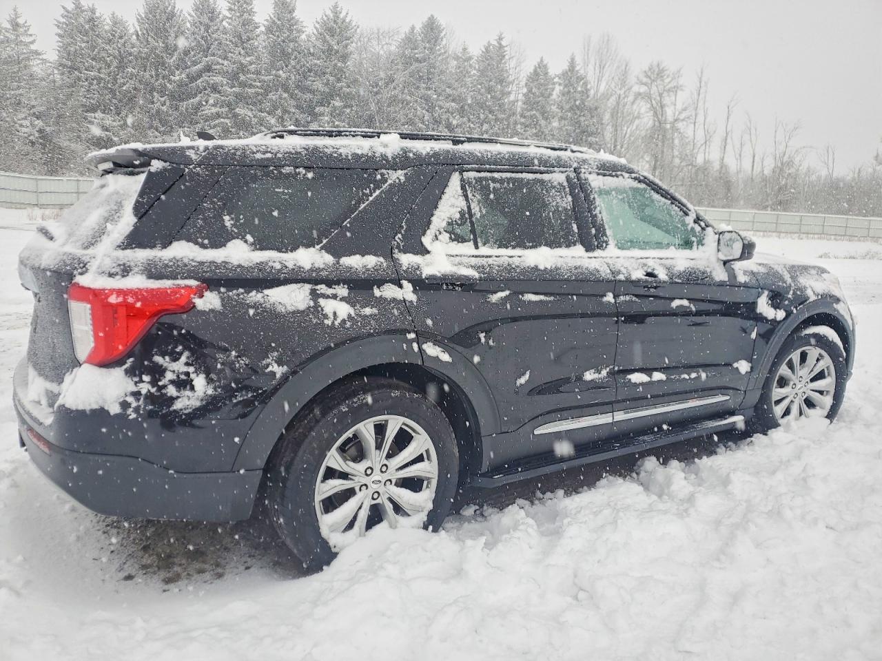 2021 FORD EXPLORER XLT photo 3