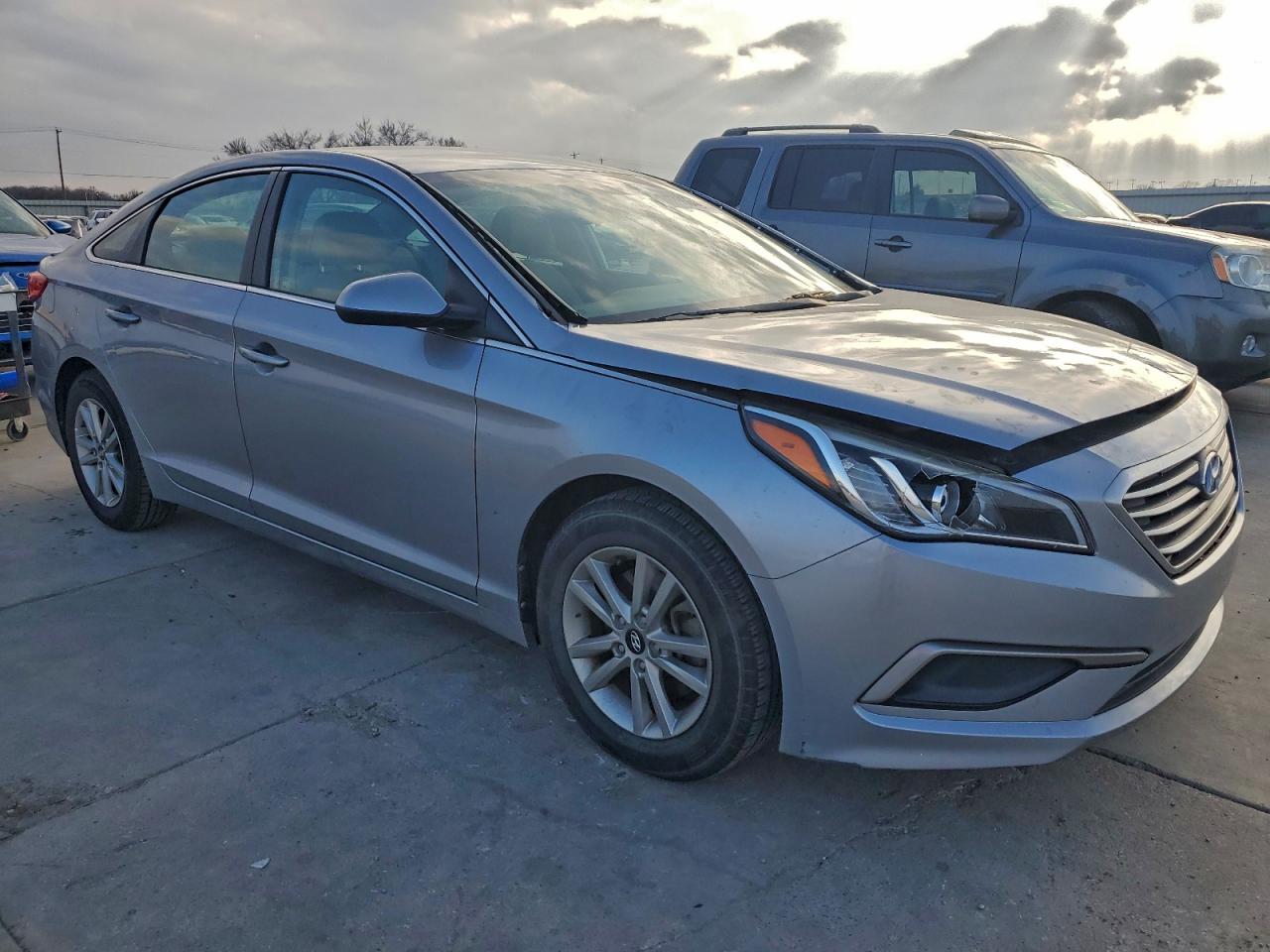 2016 HYUNDAI SONATA SE photo 4