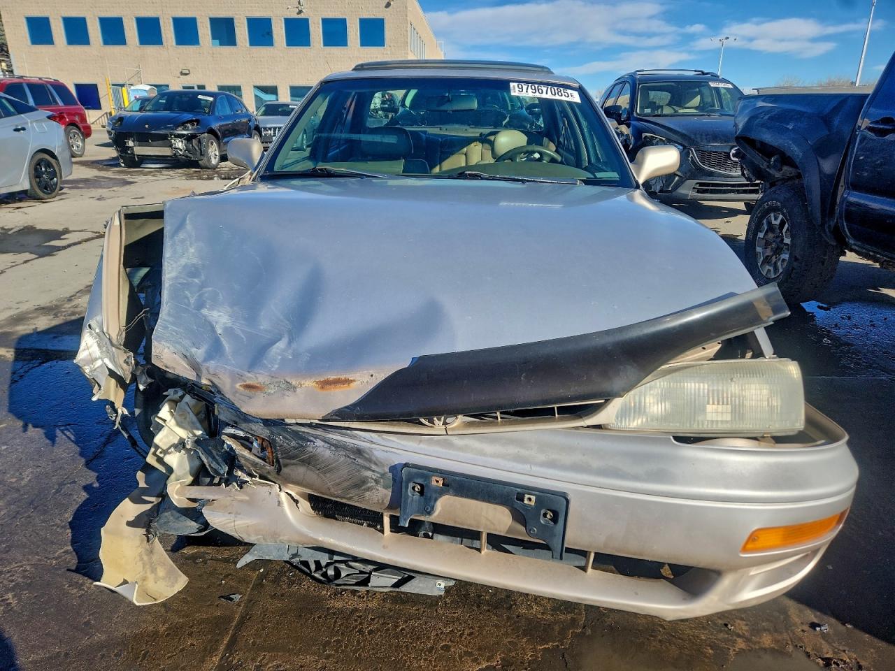 1996 TOYOTA CAMRY LE photo 9