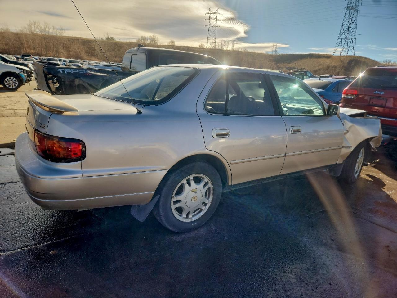 1996 TOYOTA CAMRY LE photo 5