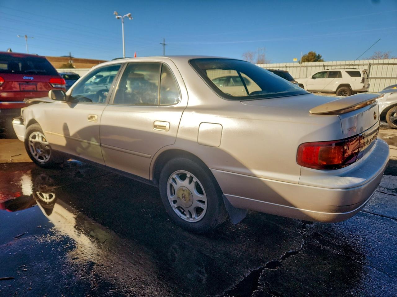 1996 TOYOTA CAMRY LE photo 3