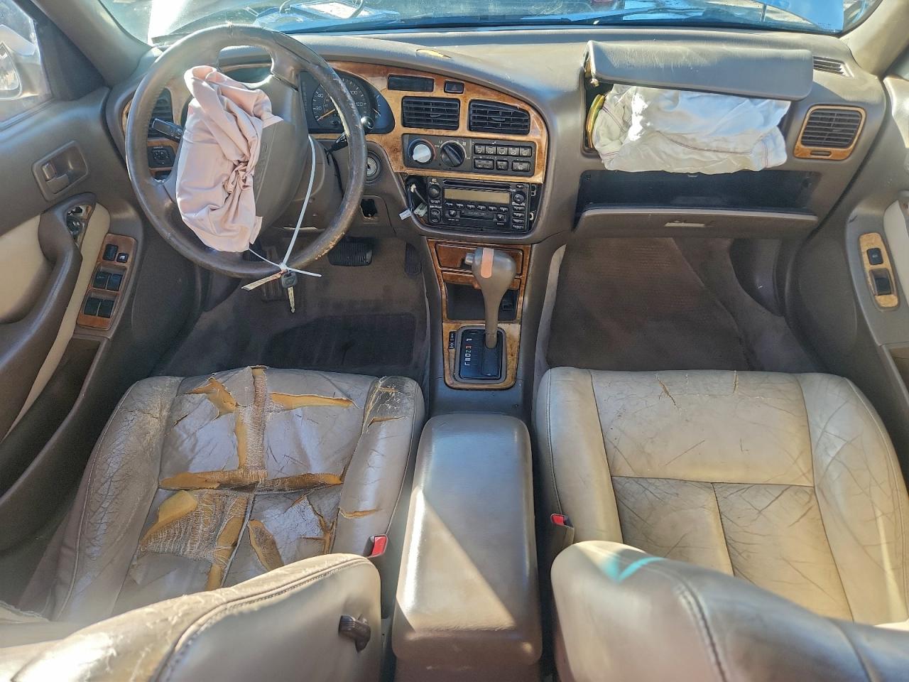 1996 TOYOTA CAMRY LE photo 15