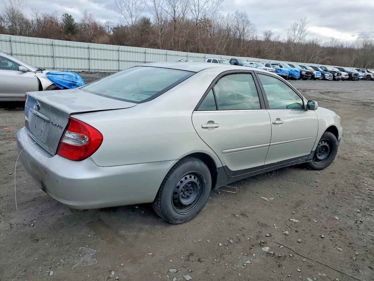 2002 TOYOTA CAMRY LE photo 3