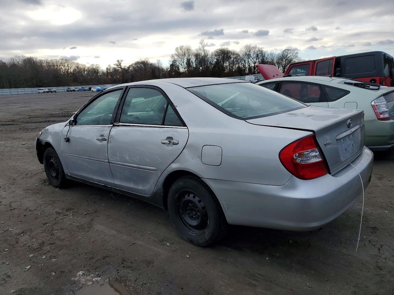 2002 TOYOTA CAMRY LE photo 2