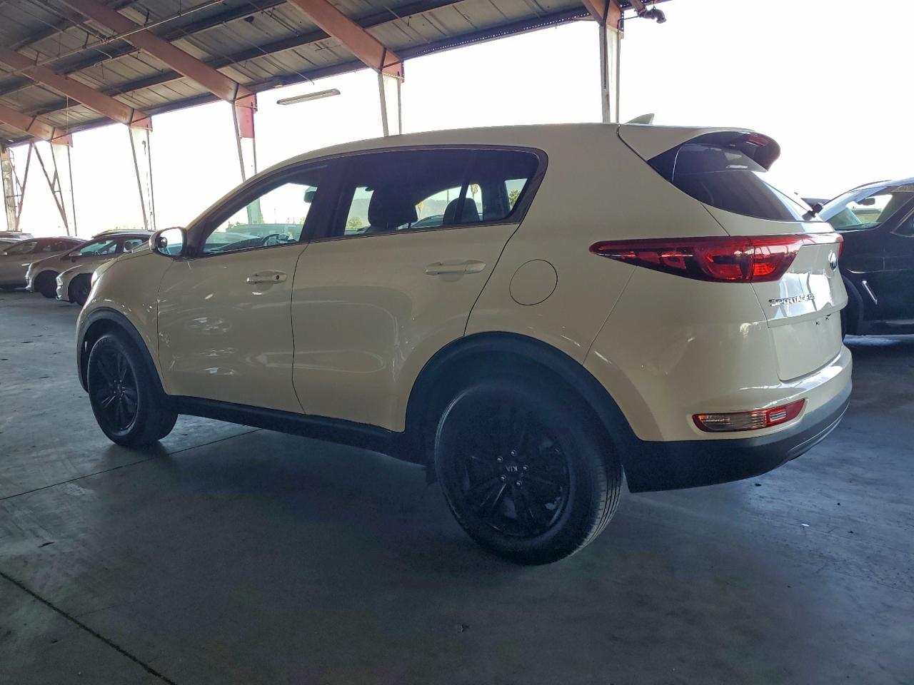 2018 KIA SPORTAGE LX photo 2