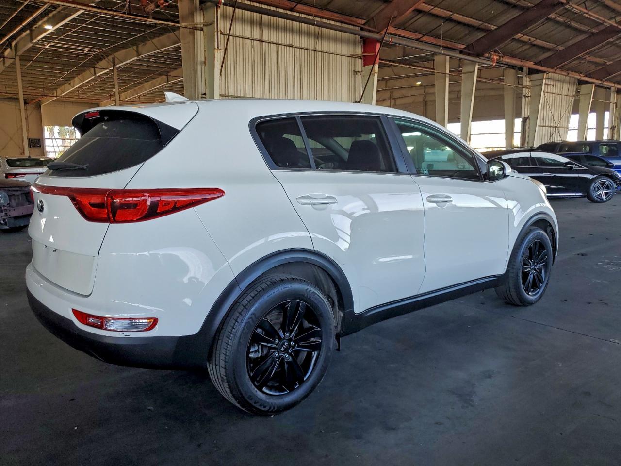 2018 KIA SPORTAGE LX photo 3