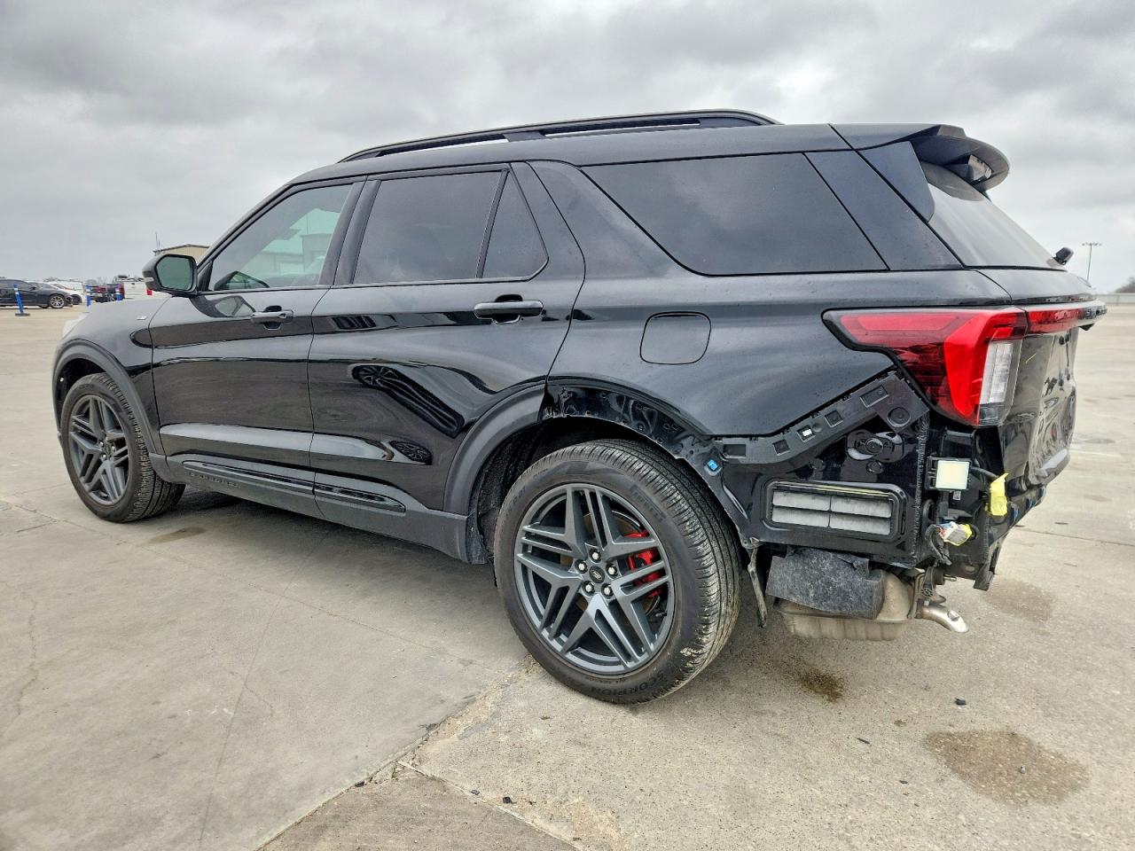 2025 FORD EXPLORER ST-LINE photo 2