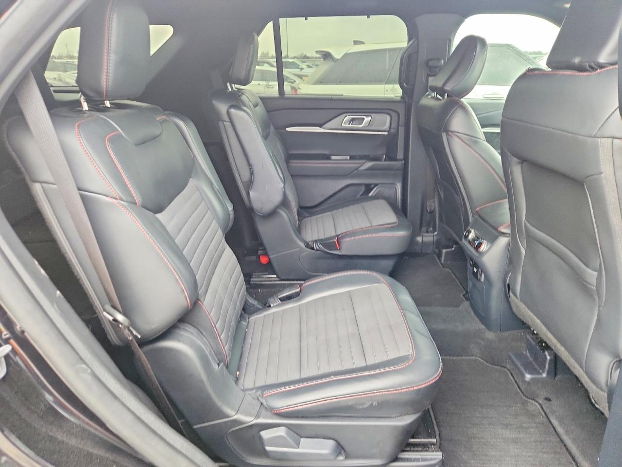 2025 FORD EXPLORER ST-LINE photo 10