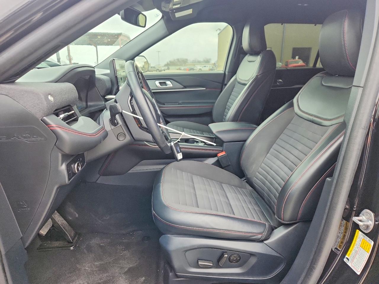 2025 FORD EXPLORER ST-LINE photo 7