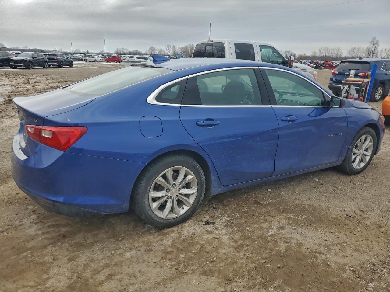 2023 CHEVROLET MALIBU LT photo 3