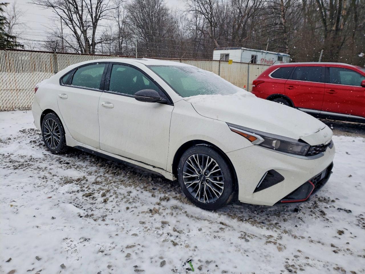 2023 KIA FORTE GT LINE photo 4