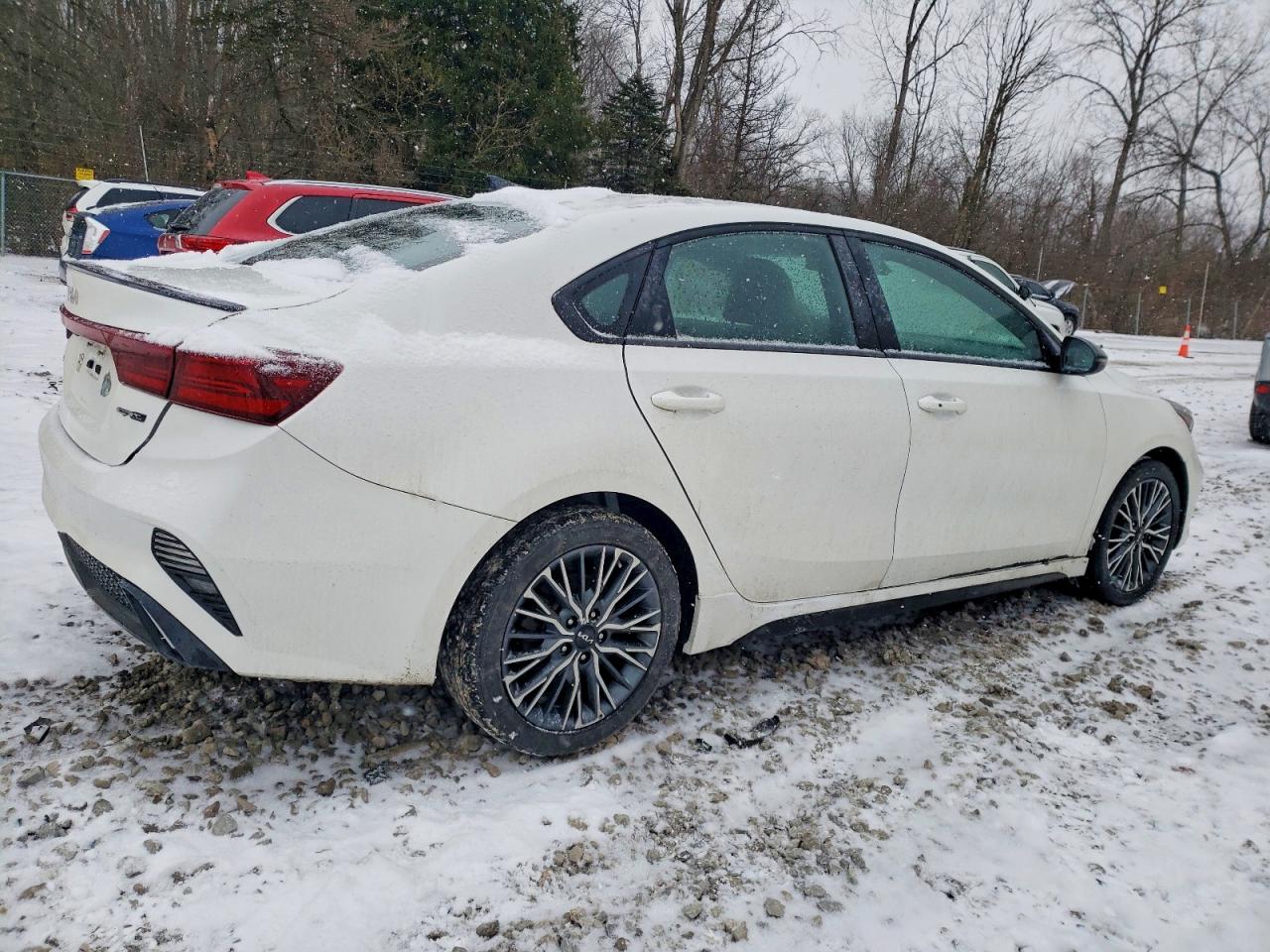 2023 KIA FORTE GT LINE photo 3