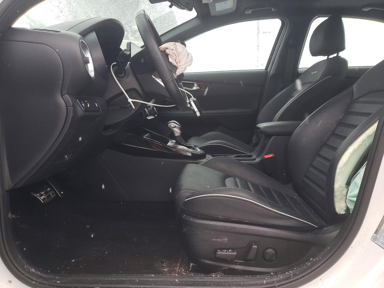 2023 KIA FORTE GT LINE photo 7