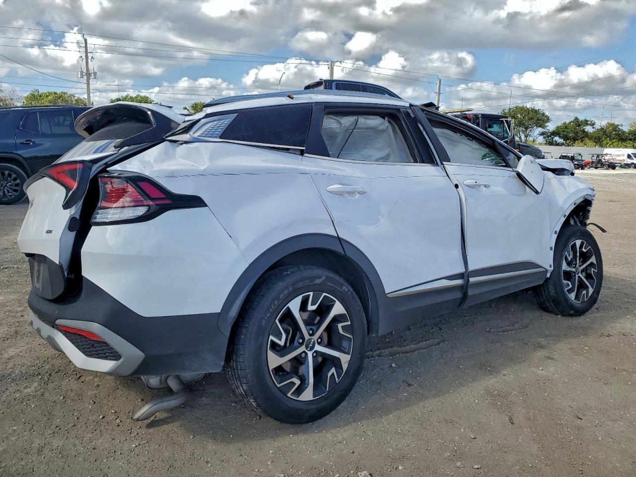 2023 KIA SPORTAGE EX photo 3