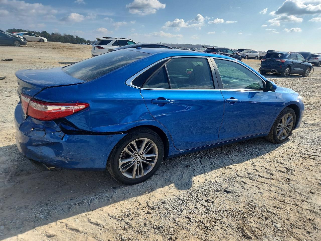 2017 TOYOTA CAMRY LE photo 3