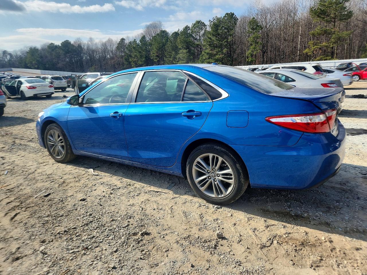 2017 TOYOTA CAMRY LE photo 2