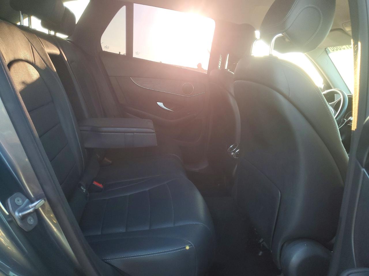 2016 MERCEDES-BENZ GLC 300 photo 10