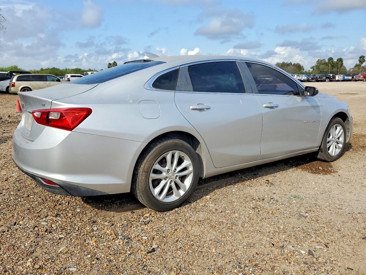 2017 CHEVROLET MALIBU LT photo 3