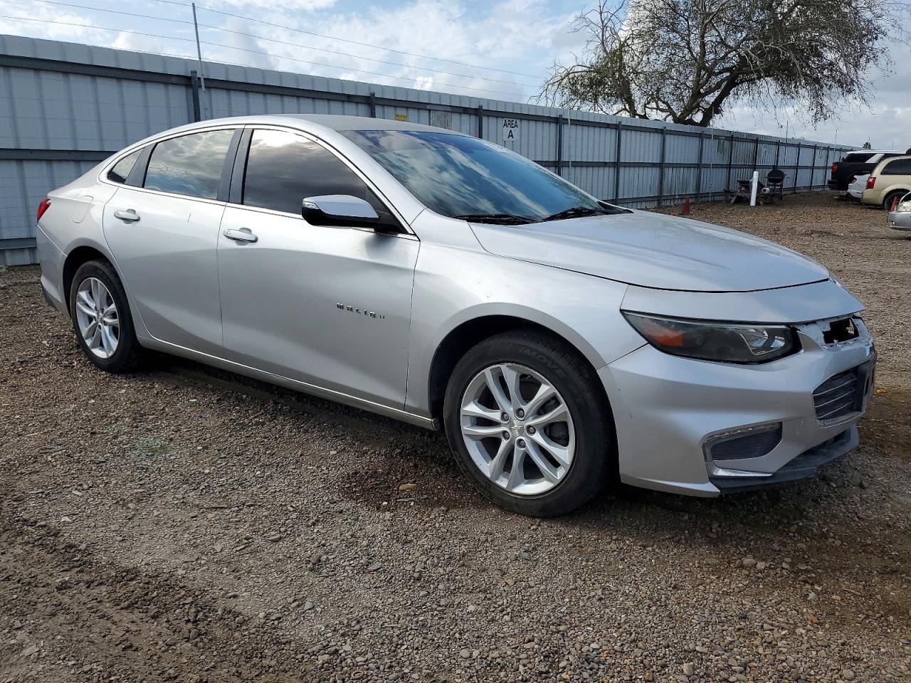 2017 CHEVROLET MALIBU LT photo 4